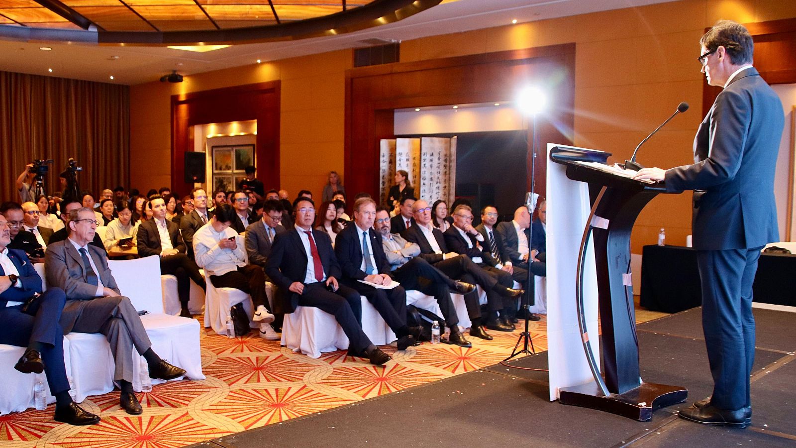 El Port de Barcelona i el de Shanghai impulsen un corredor marítim verd