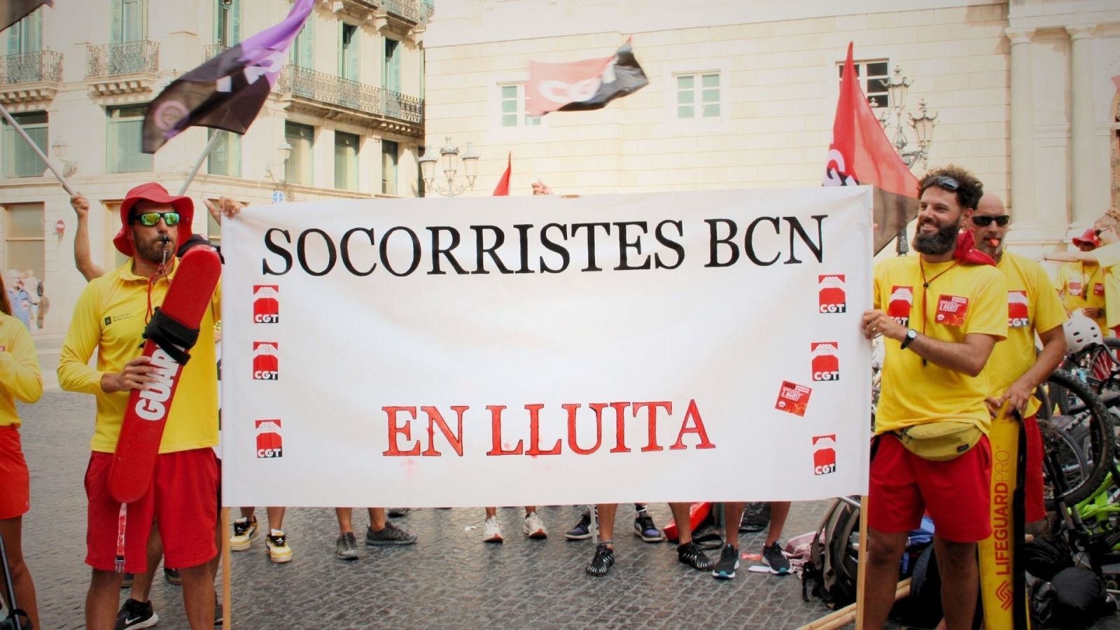 Els socorristes comencen vaga amb protesta a Sant Jaume | Marga Esparza