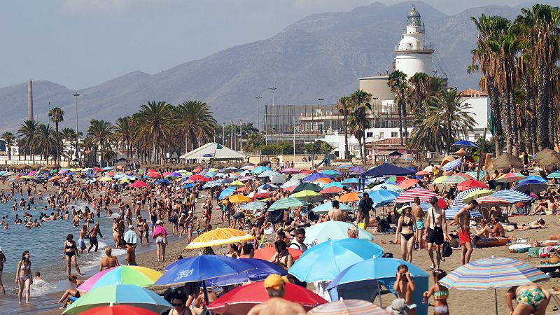 La España sin vacaciones: "He tenido otros gastos y no puedo" - 24 horas | Escuchar