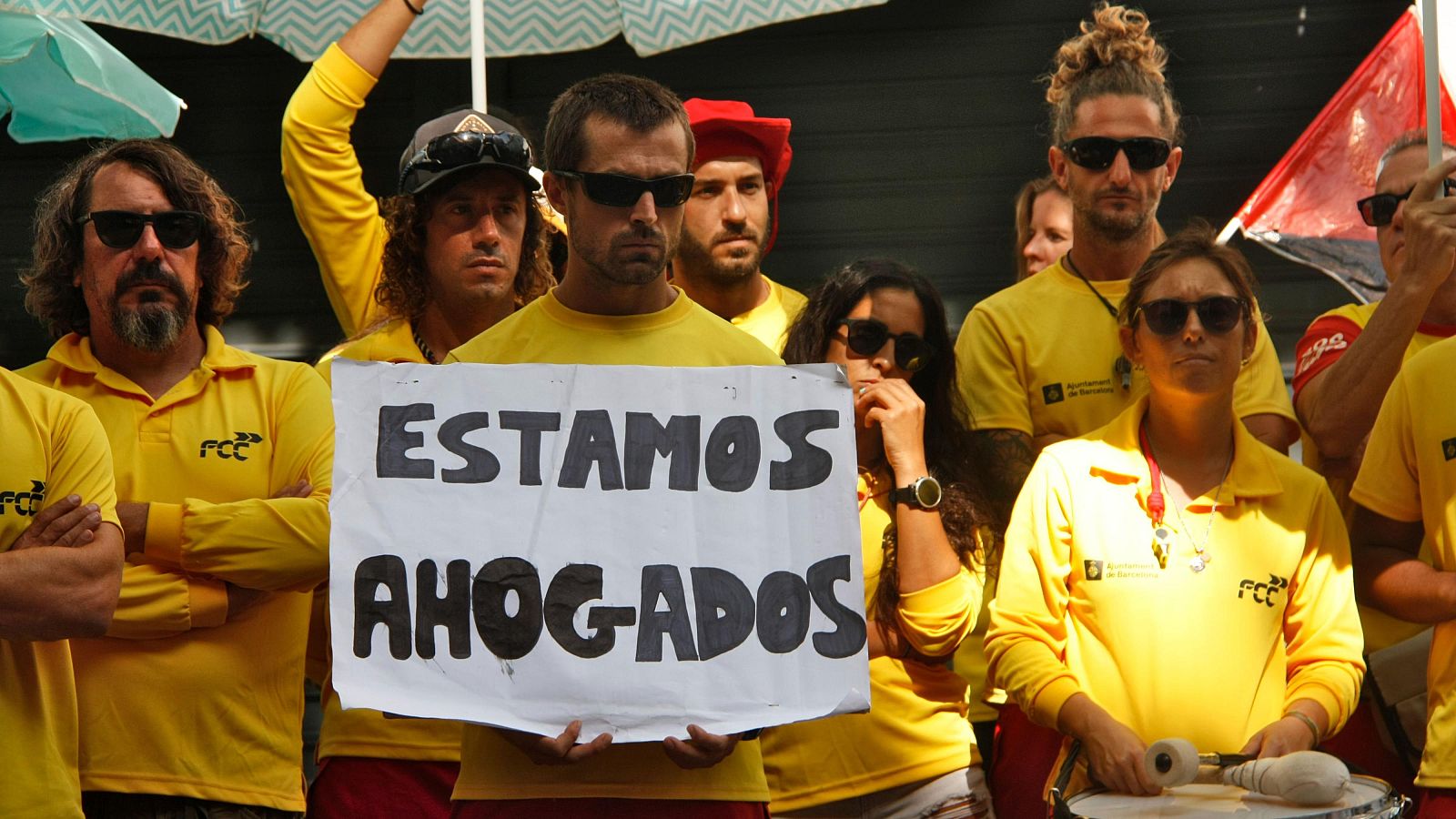 Els socorristes de Barcelona mantenen la vaga indefinida | Marga Esparza