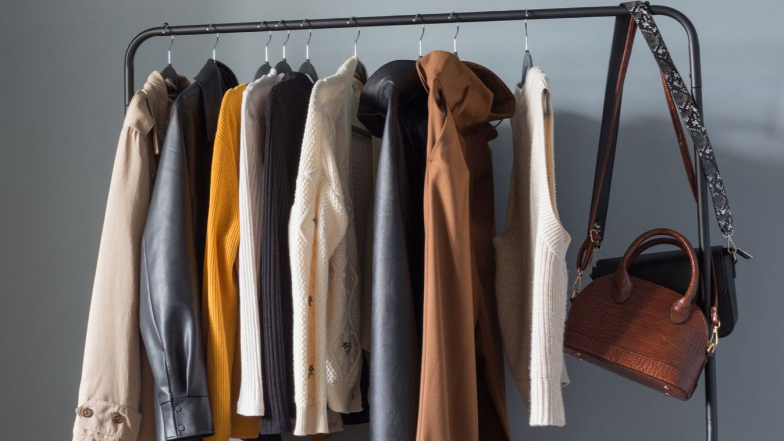 Las mañanas de RNE - Emma Hernández - "Si compras más de cinco prendas al año, no eres sostenible" - Escuchar ahora