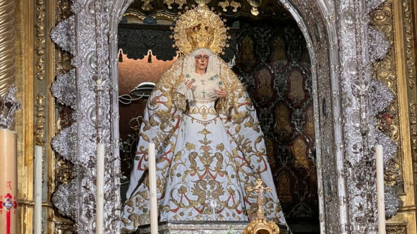 "Miles de personas están deseosas de reencontrarse con el rostro de la Santísima Virgen"  Pedro Manzano, restaurador de obras de arte y responsable de la recuperación de La Macarena - Las mañanas de RNE | Escuchar