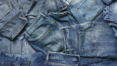 Pantalones vaqueros en todo armario