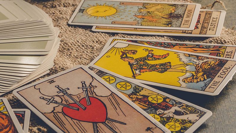 Espacio en Blanco - Cartas mágicas - 17/08/25 - Espacio en blanco | Escuchar