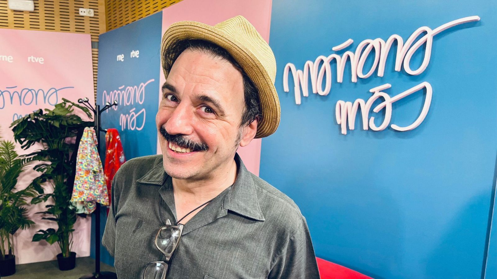 Darío Adanti presenta 'El peronismo explicado a los españoles' - Mañana más | Escuchar