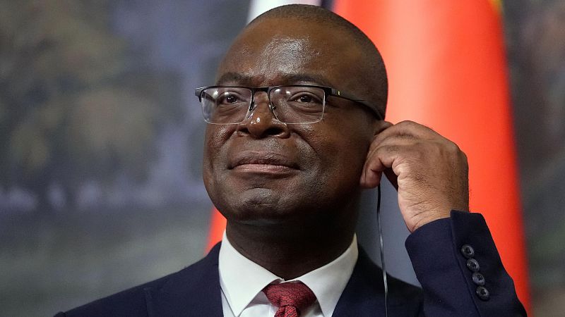 Cinco continentes - China y su contribución al régimen totalitario de Zimbabue