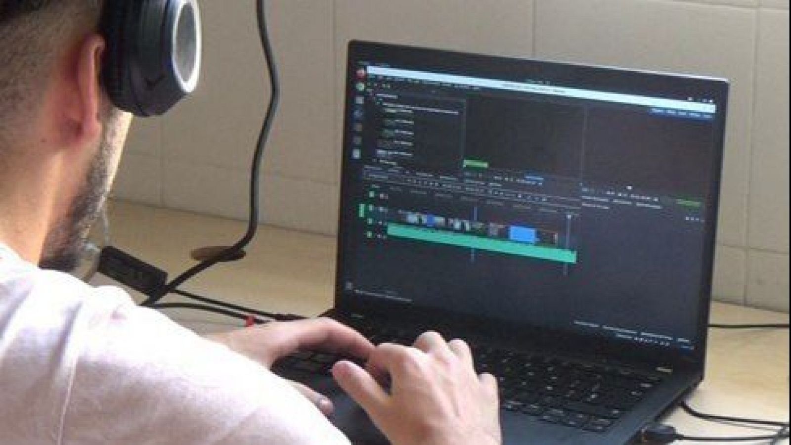 Més de 2.000 interns es formen en competències digitals a les presons catalanes cada any