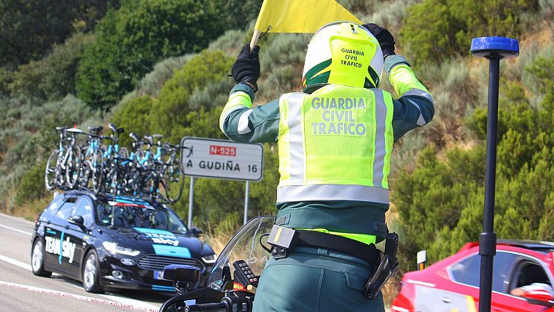 Más cerca - Unidad de Movilidad y Seguridad Vial en La Vuelta 2025 - Escuchar ahora