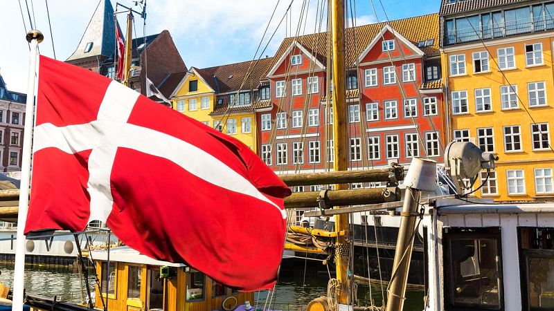 Fin de mes - Dinamarca elimina el impuesto al chocolate y el café - Escuchar ahora