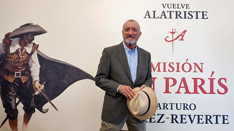 Pérez-Reverte: "Cuando te abandonan los grandes poderes, haces tus propias reglas" - Mediodía en RNE | Escuchar