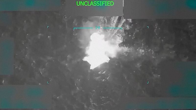 Crónica internacional - Tensión en el Caribe. EEUU ha destruido una embarcación, en la que presuntamente se transportaban drogas, en aguas cercanas a Venezuela - Escuchar ahora