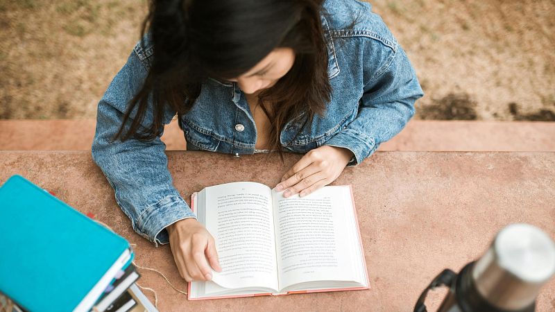 L’Estiu a Ràdio 4 - Virals: Silent Reading Parties, el nou format dels clubs de lectura - L'estiu a Ràdio 4 | Escoltar