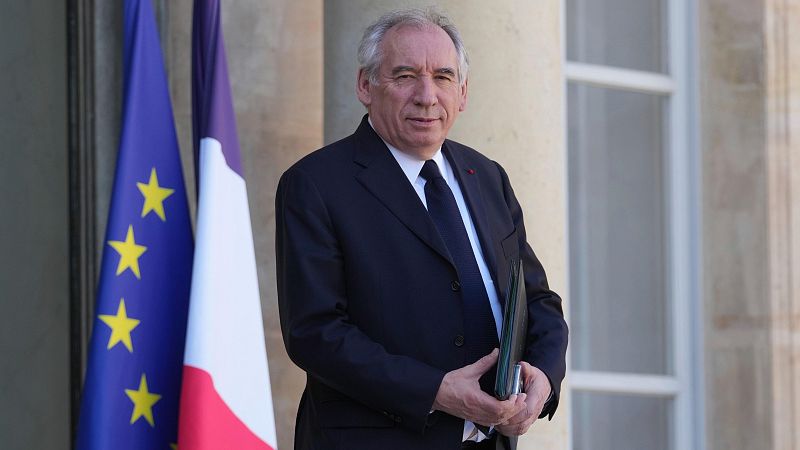 Crónica Internacional - El primer ministro francés, François Bayrou, se somete hoy a una moción de confianza en la Asamblea Nacional