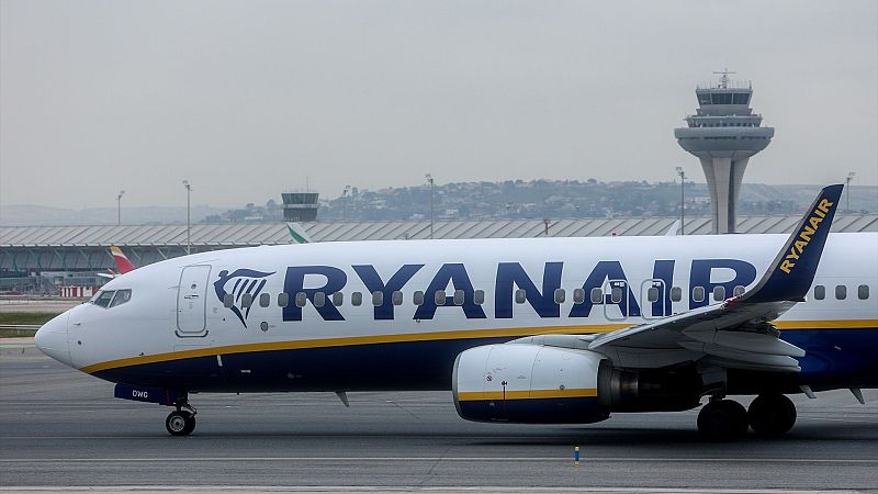 Ryanair golpea a Canarias con su ajuste en aeropuertos regionales - Canarias Mediodía - RNE | Escuchar