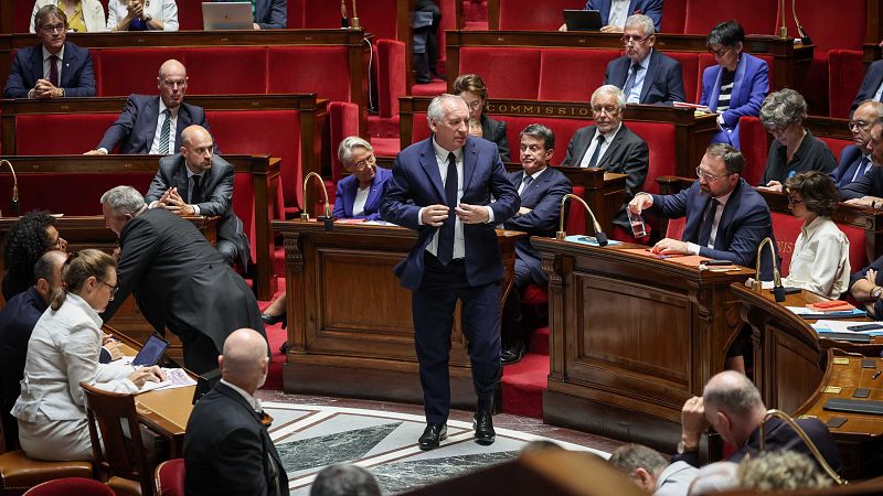 Cinco Continentes - Bayrou cae y Francia, nuevamente en crisis - Escuchar ahora