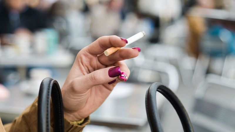 Nueva ley antitabaco, con especial atención en los vapeadores - Las mañanas de RNE | Escuchar