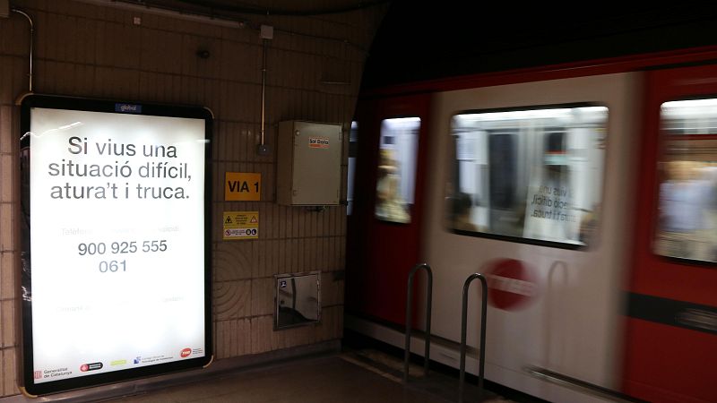 TMB posa en marxa una campanya per prevenir el suïcidi al metro | Marga Esparza