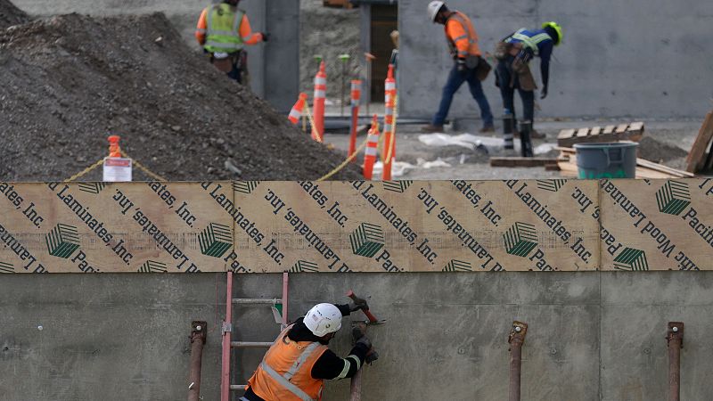 El contrapunto con Eva Baroja: "Lo damos todo a cambio de migajas" | Escuchar