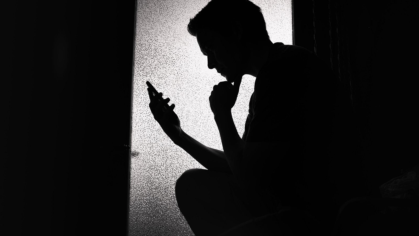 RNE accede por primera vez a las instalaciones del teléfono 024 para la prevención del suicidio: "La escucha activa, sin juicio, es fundamental para ayudar" - Escuchar ahora