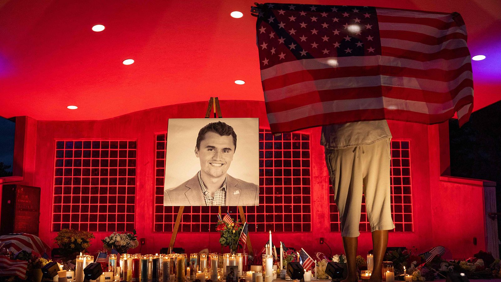 Detenido el presunto asesino de Charlie Kirk-Escuchar ahora