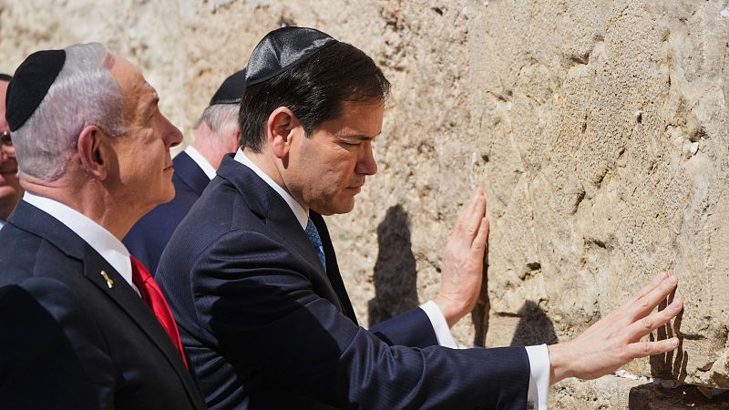 Crónica internacional - El jefe de la Diplomacia estadounidense, Marco Rubio, prosigue su visita a Israel, en tanto que  continúa la matanza diaria de palestinos en la franja de Gaza - Escuchar ahora