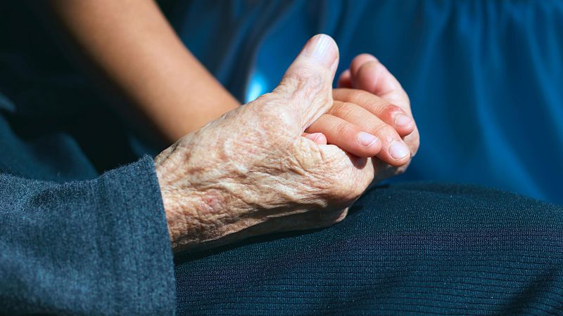 El contrapunto: "hemos convertido la obsesión por no morirnos en el sentido de nuestra vida" | RNE Audio - Las mañanas de RNE | Escuchar