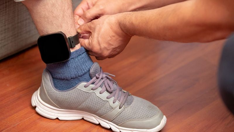 Choque entre Igualdad y el Poder Judicial por el fallo en las pulseras de control telemático de maltratadores