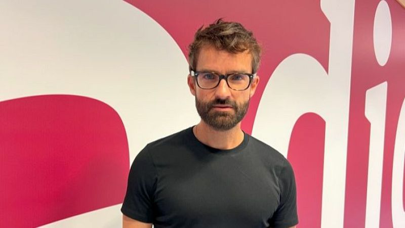 Wisteria Lane - Caminamos "Bajo el cielo de Madrid" con el escritor Juan Carlos Ahijón - 21/09/25 - Escuchar ahora