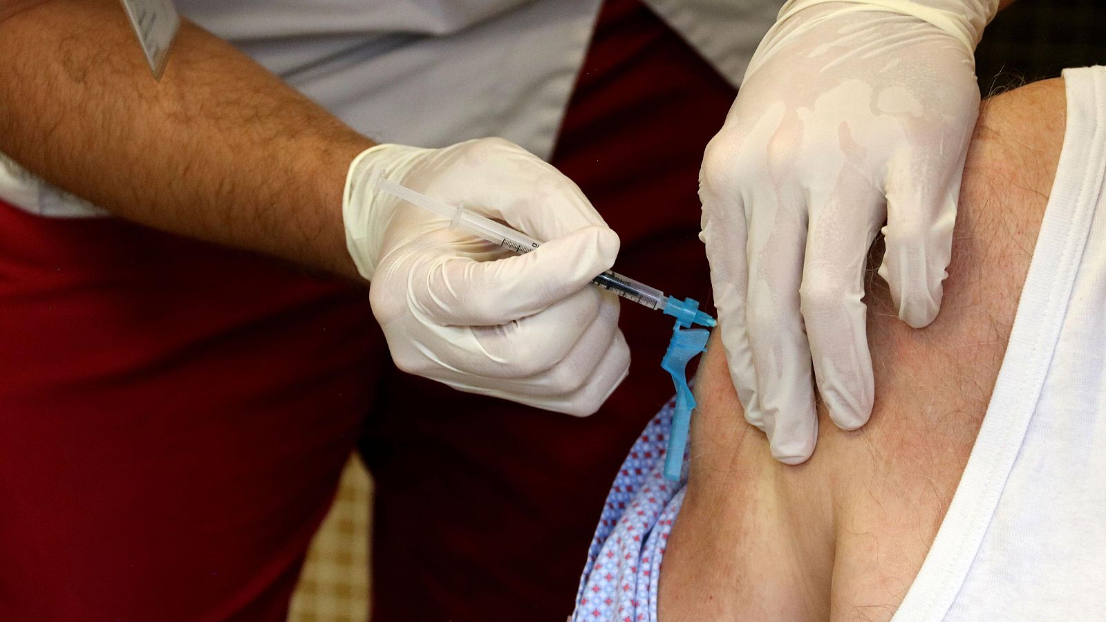 Salut engega la vacunació contra la grip i la COVID-19 | Escoltar