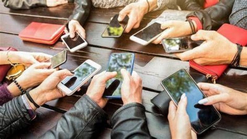 Xavifòrnia - Zoom: 8 de cada 10 adolescents veuen porno abans dels 12 anys - Xavifòrnia | Escoltar