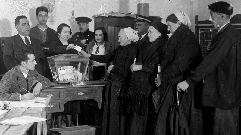 Mara, 1933: primeros compases del nazismo e inicio del voto femenino en España