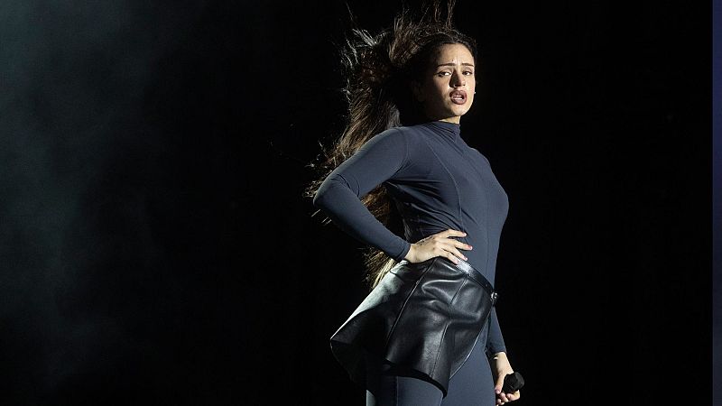 Xavifòrnia - Vanessa Hogarth: Rosalía es reinventa, Rihanna amplia la família i Kiko Rivera prepara el seu “shakirazo” - Xavifòrnia | Escoltar