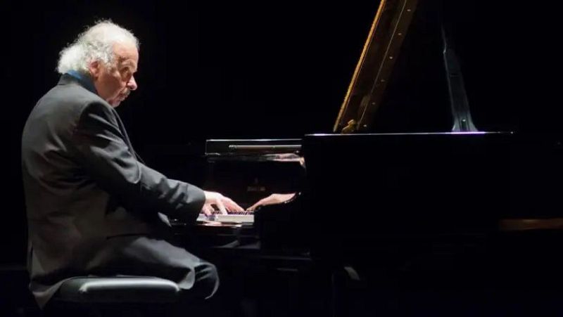 América mágica - Recordando a Luiz de Moura Castro, el embajador del piano iberoamericano - 27/09/25 - América mágica | Escuchar