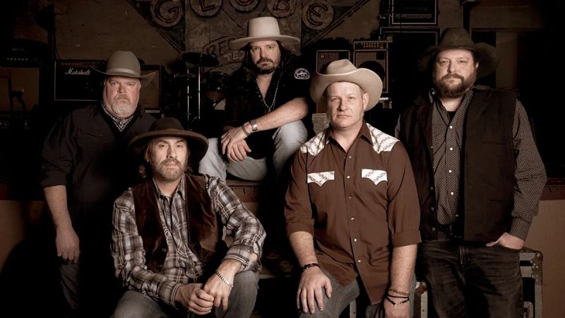 Sin rodeos - Álbum de versiones regrabadas de éxitos de Reckless Kelly - 30/09/25 - Escuchar ahora