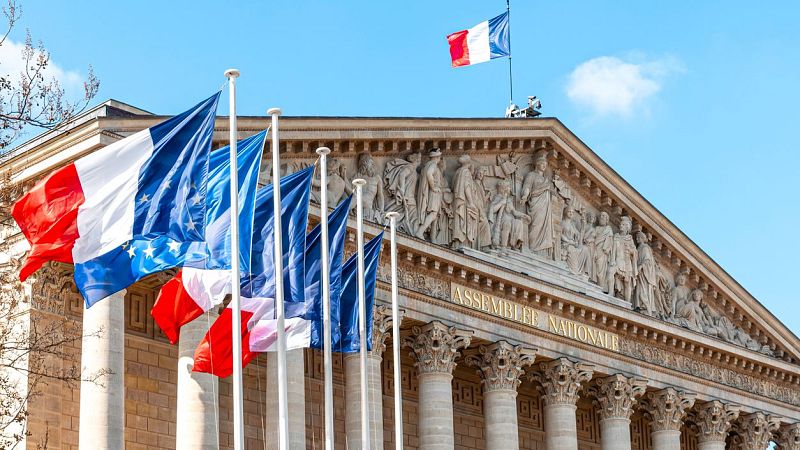 Fin de mes - ¿Ingresar o recortar? El dilema de Francia