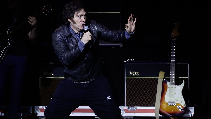 Milei canta durante un mitin rodeado de escándalos políticos - Hora América | Escuchar