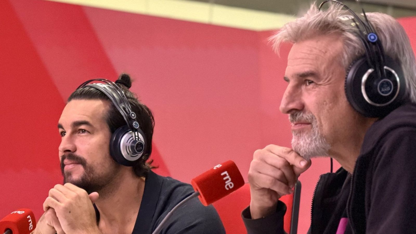 'La cena': Mario Casas, Alberto San Juan y Manuel Gómez Pereira - Las mañanas de RNE | Escuchar