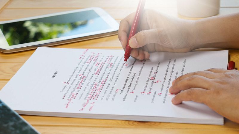 Memoria de delfín - Corrector de textos: una figura milenaria invisibilizada - Escuchar ahora