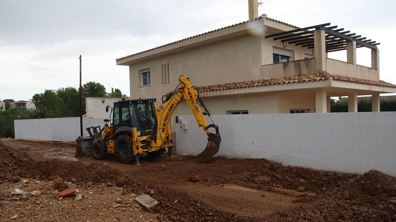 Alcanar enderroca deu cases del barranc del Llop | Pilar Ribas