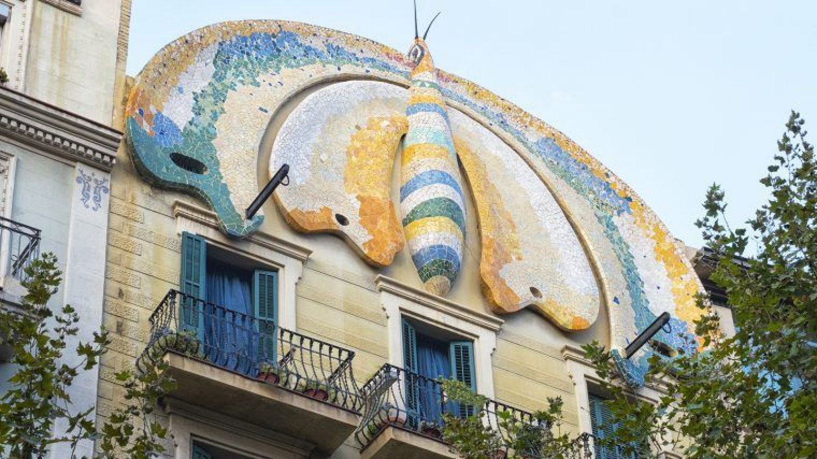 Veïns del Bloc Papallona denuncien assetjament immobiliari del fons holandès