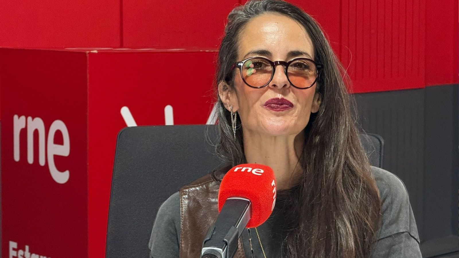 Vega y las veces que le han dicho que no valía para la música - El último tren | Escuchar