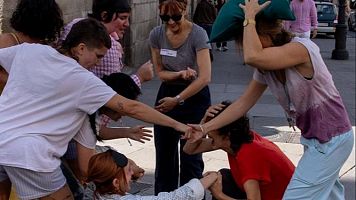 El 'Colectivo Mesa Camilla, arte y enfermedad', reivindica volver al encuentro y la conversacin