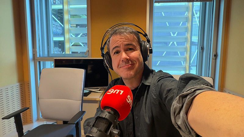 Patio de Voces - Ivan Labanda es Dorothy y Michael en Tootsie - 1/11/25 - Patio de voces | Escuchar