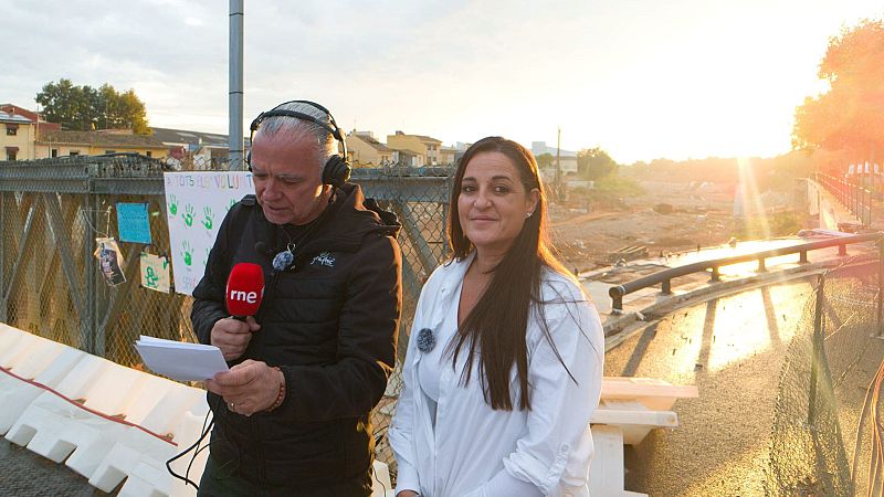 Azucena perdió a sus padres en la dana: "Me han quitado el 50% de mi vida"