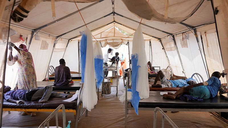 Cinco continentes - Miles de personas huyen de El Fasher por el asedio de las FAR en Sudán - Escuchar ahora