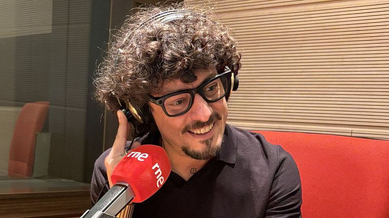 'Super-viviente' de Jesús Carmona - A compás | Escuchar