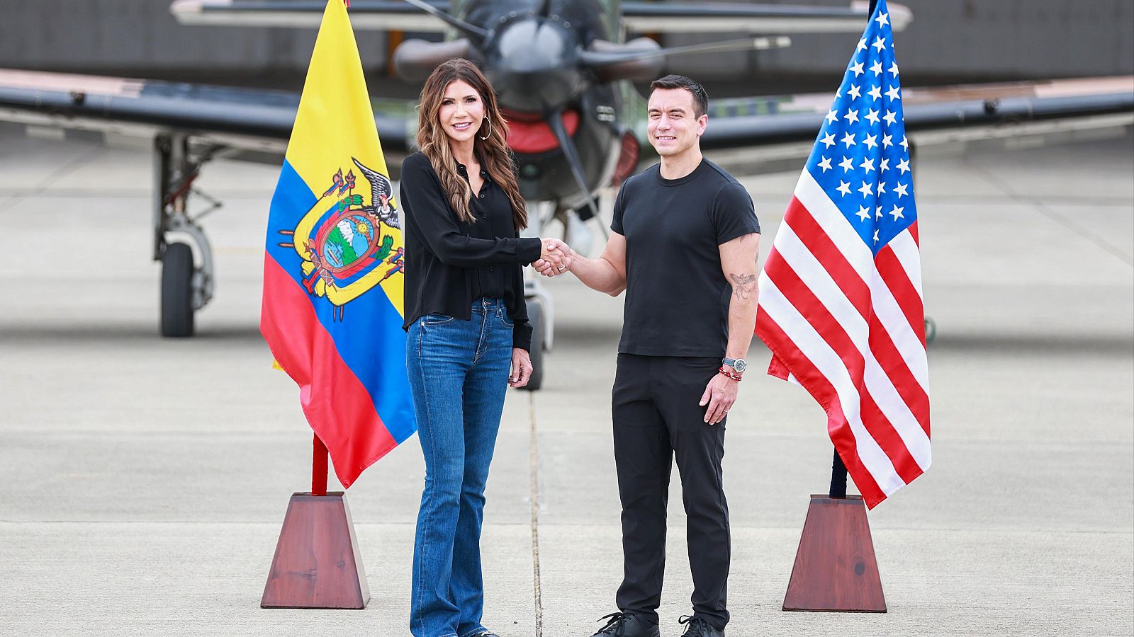 Cinco continentes - Noboa, las bases militares y la relación de Ecuador con Estados Unidos - Escuchar ahora