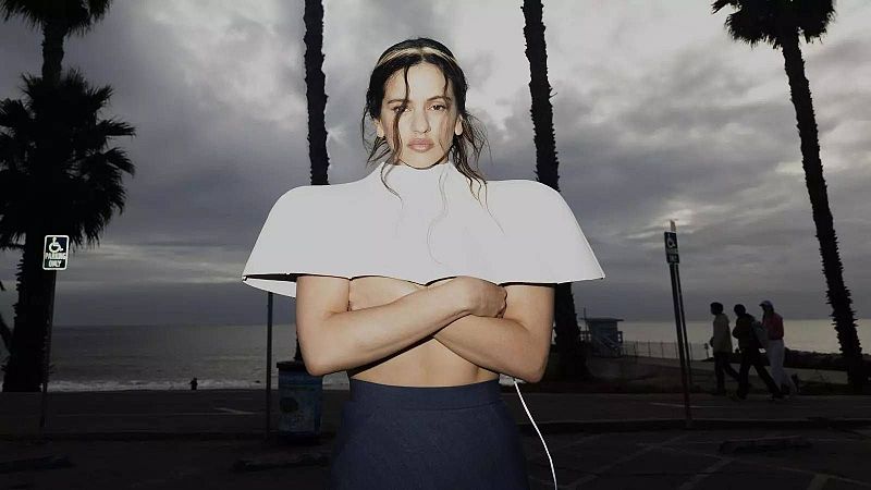 Rosalía publica 'LUX' - nanana | Escuchar