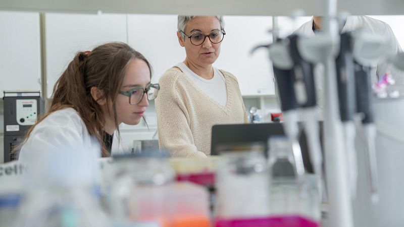 AECC: "Gracias a los cribados se puede reducir la mortalidad hasta en un 30%" - Las mañanas de RNE | Escuchar