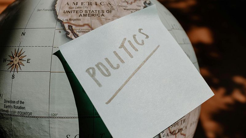 El Pla B - Tertlia d'actualitat - El pla B | Escoltar